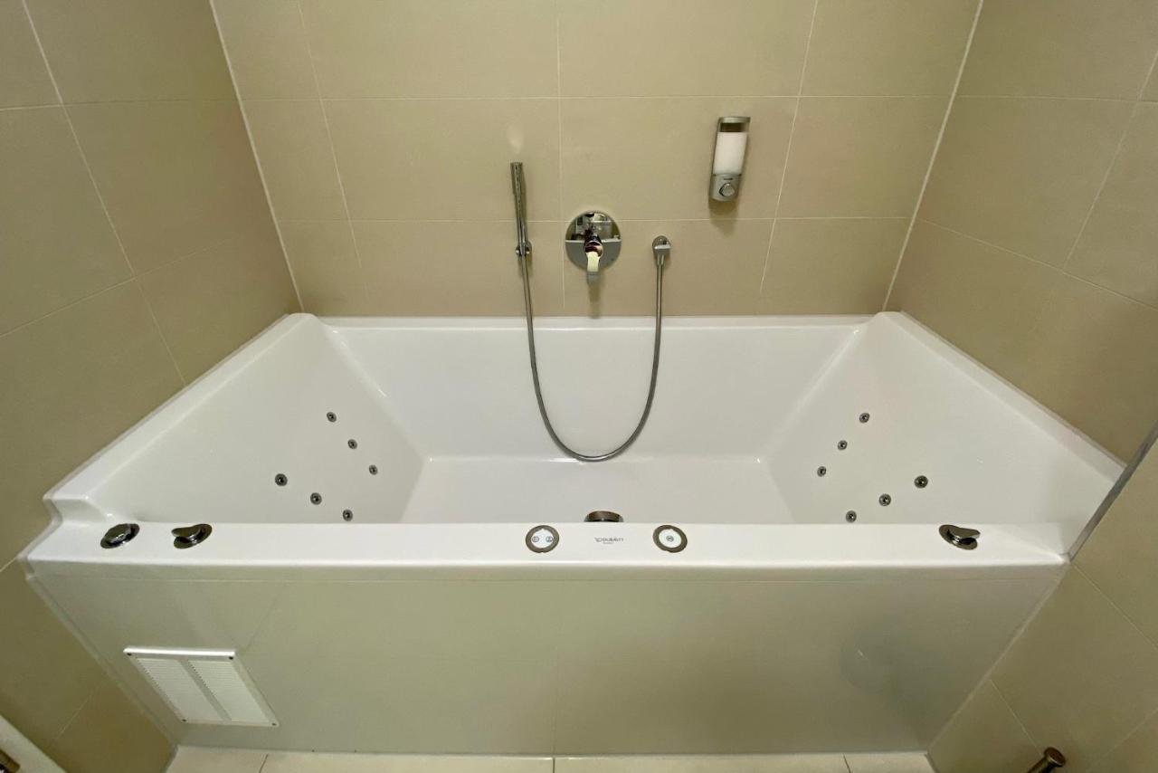 Alpen-Panorama Suite - Einzigartige Privatsuite Hoch Ueber Muenchen, 12Tes Og, Alpenblick, Loggia, Whirlpool, 15 Minuten Zum Zentrum, Ruhe Und Erholung In Der Stadt Muenchen Fuer Privat Und Geschaeftlich Reisende Exteriér fotografie